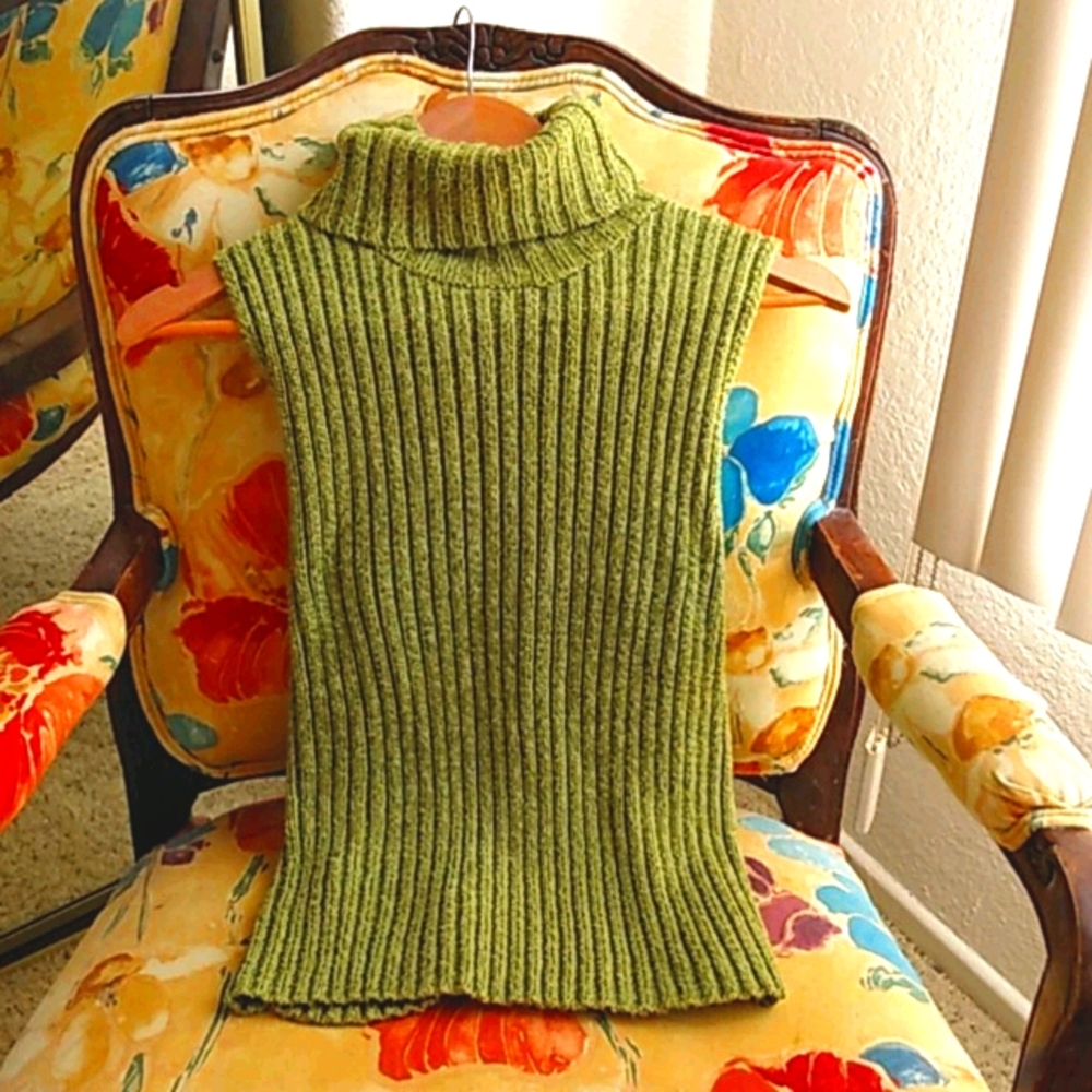 Ellen Tracy Company Sleeveless Turtleneck. Sz M